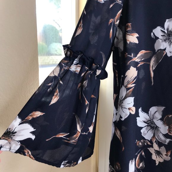 🍐Floral Blouse | Dark Navy | Medium - Picture 4 of 6